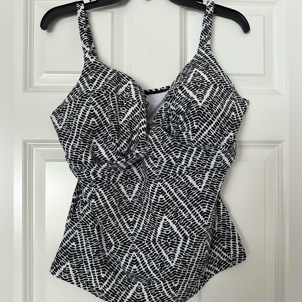 Island Escape Woman’s Tankini Top Size 14